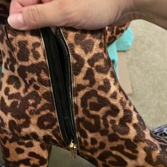 NWOT Comfort View wild print booties in size 9M - Picture 6 of 11